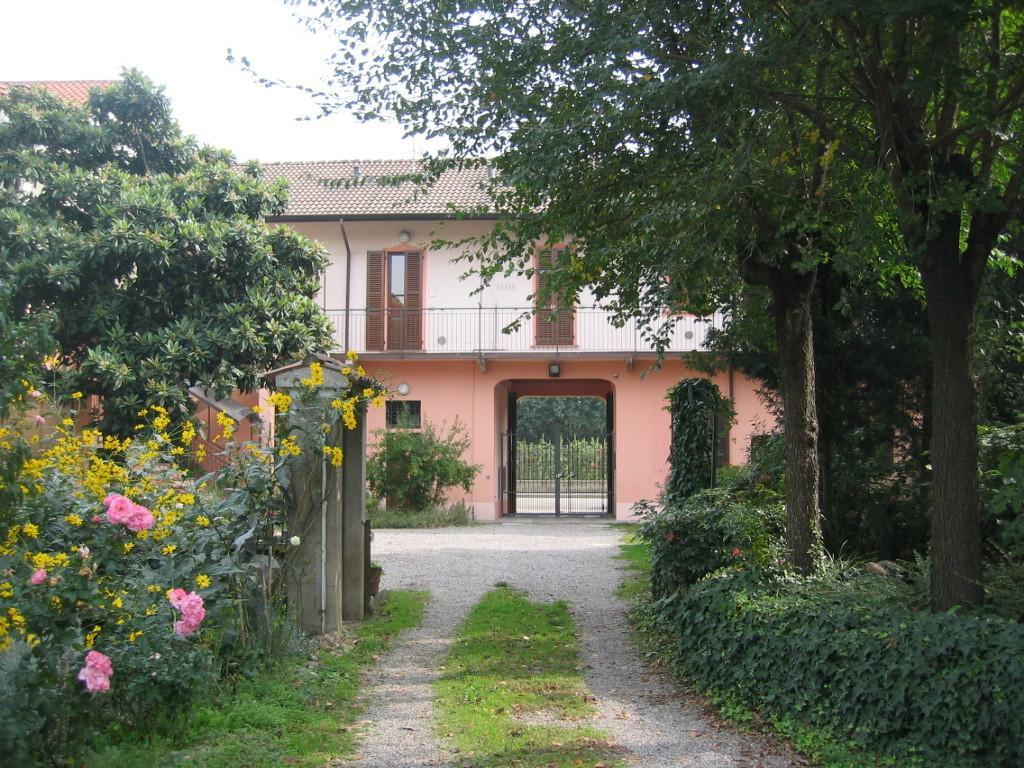 Le Petit Fleur Hotel Bareggio Bagian luar foto